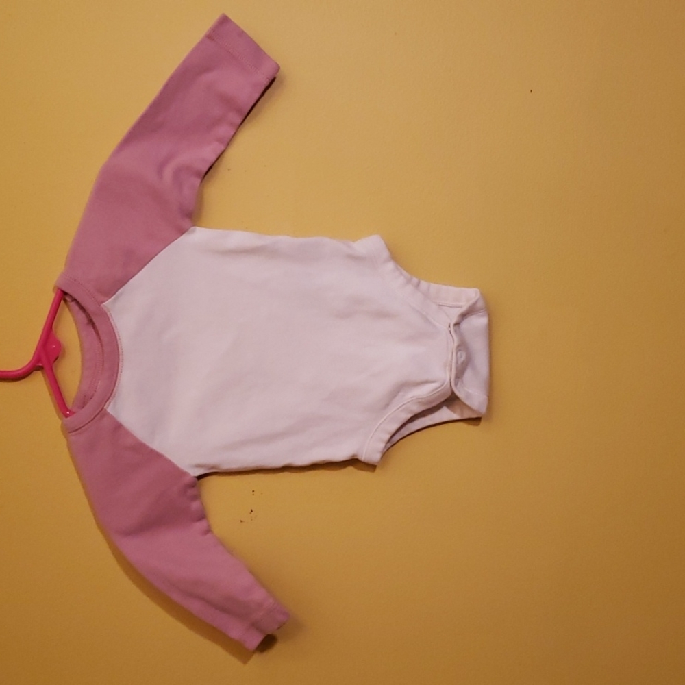 Old Navy Baby Girl Long Sleeve Onesie Size 3-6 Months